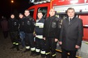 OSP Szynkielów ma nowy wóz strażacki. Witano go racami i fajerwerkami